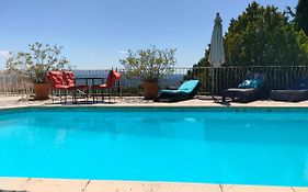 T2 de la Bastide Rouge vue exceptionnelle (180°) sur Aix domaine privé T2 indépendant de 37 m2 avec terrasse exposée plein sud Piscine 10 X 5
